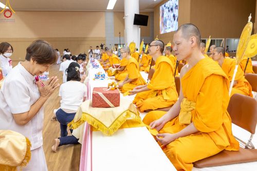 ภาพ No.153364:พิธีมุทิตาสักการะ พระภิกษุ-สามเณร ผู้สอบไล่ได้เปรียญธรรม ประโยค 1-2 ถึงประโยค ป.ธ.9 และบาลีศึกษา ประโยค1-2 ถึง บ.ศ.9 , พิธีมอบดวงแก้วสามเณรผู้ทรงบาลีไวยากรณ์ วัดพระธรรมกาย และ ศูนย์ส่งเสริมศีลธรรมในประเทศและต่างประเทศ วันอาทิตย์ที่ 8 กันยายน พ.ศ.2567