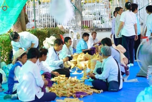 ภาพ No.115942:V.15 สามัคคี การเตรียมงาน เก็บงาน การรับบุญของเจ้าหน้าที่หน่วยงานต่างๆ เพื่อโครงการธรรมยาตรา กตัญญูบูชามหาปูชนียาจารย์ พระมงคลเทพมุนี (สด จนฺทสโร) พระผู้ปราบมาร อนุสรณ์สถาน 7 แห่ง ปีที่ 12 ระหว่างวันที่ 2 - 31 มกราคม พ.ศ.2567