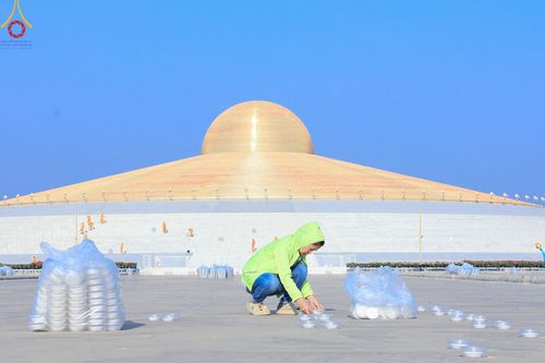 ภาพ No.60999:V.37 ยิ่งกว่าดี เพื่อ 80 ปีของพ่อ ภาพการเตรียมงานของหน่วยงานต่างๆ เพื่อพิธีฉลองอายุวัฒนมงคล 80 ปี หลวงพ่อธัมมชโย และรับถวายมหาสังฆทาน 10,000 กว่าวัดทั่วประเทศ ในวันคุ้มครองโลก วันจันทร์ที่ 22 เมษายน พ.ศ. 2567