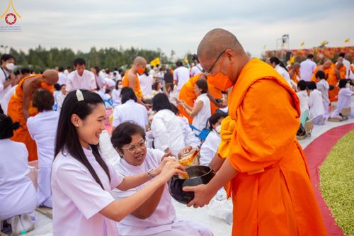 ภาพ No.118634:พิธีตักบาตรพระธรรมยาตรา ปีที่ 12 ณ อนุสรณ์สถานลำดับที่ 5 สถานที่เผยแผ่วิชชาธรรมกายครั้งแรก อนุสรณ์สถานบางปลา จ.นครปฐม วันที่ 25 มกราคม พ.ศ. 2567