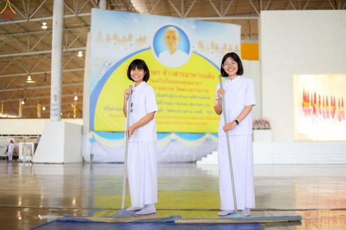 ภาพ No.240566:วันพุธที่ 27 สิงหาคม พ.ศ. 2568 พิธีตักบาตร ในวันธรรมชัย ณ วัดพระธรรมกาย จ.ปทุมธานี