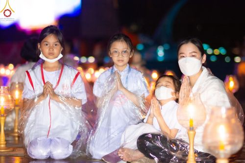 ภาพ No.118352:พิธีจุดประทีปถวายเป็นพุทธบูชา และบูชาธรรมมหาปูชนียาจารย์ พระมงคลเทพมุนี(สด จนฺทสโร) วันที่ 24 มกราคม พ.ศ. 2567 ณ อนุสรณ์สถานบางปลา อ.บางเลน จ.นครปฐม