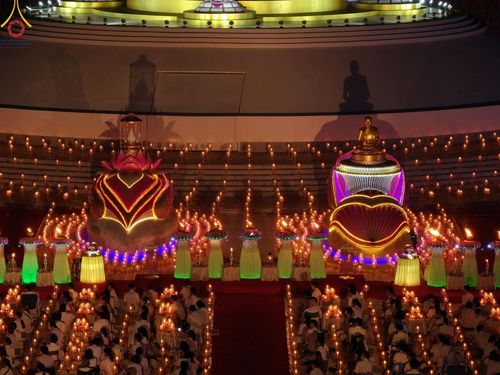 ภาพ No.192804:พิธีจุดประทีปถวายเป็นพุทธบูชา และบูชาธรรมมหาปูชนียาจารย์ ณ อนุสรณ์สถานคลองบางนางแท่น อ.สามพราน จ.นครปฐม ในโครงการธรรมยาตรา กตัญญูบูชา มหาปูชนียาจารย์ พระมงคลเทพมุนี(สด จนฺทสโร) พระผู้ปราบมาร อนุสรณ์สถาน 7 แห่ง ปีที่ 13 วันที่ 10 มกราคม พ.ศ. 2568