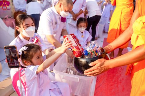 ภาพ No.116208:พิธีตักบาตรพระธรรมยาตรา ณ อนุสรณ์สถานลำดับที่ 4 สถานที่เกิดด้วยกายธรรม วัดโบสถ์(บน) จ.นนทบุรี วันที่ 21 มกราคม พ.ศ. 2567