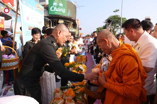 ภาพ No.312873:วันอาทิตย์ที่ 8 มีนาคม พ.ศ.2569 ทำบุญเมืองนครราชสีมา 558 ปี ตักบาตรพระ 10,000 รูป (ภาพชุดที่ 2)