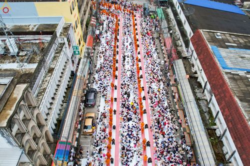 ภาพ No.245417:วันอาทิตย์ที่ 14 กันยายน พ.ศ. 2568 ตักบาตรพระ 555 รูป มหากุศล  น้อมถวายเป็นพุทธบูชา ณ หอนาฬิกาเบตง อ.เบตง จ.ยะลา