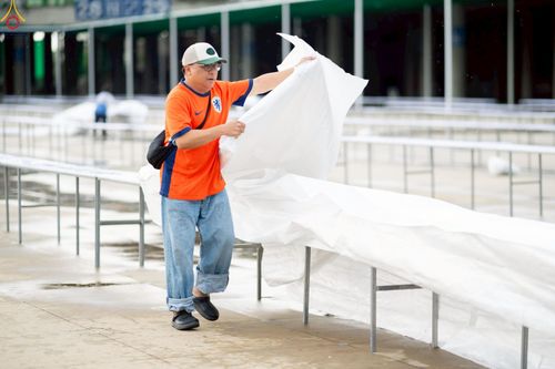 ภาพ No.225224:วันที่ 20 - 27 เมษายน พ.ศ. 2568 "ภาพแห่งความปลื้มที่ไม่มีวันจบ" คณะสงฆ์สามเณร เจ้าหน้าที่ และสาธุชน ร่วมแรงร่วมใจกันเตรียมงานและเก็บงาน เพื่อวันคุ้มครองโลก พิธีถวายมหาสังฆทานคณะสงฆ์ 40,000 กว่าวัดทั่วประเทศ