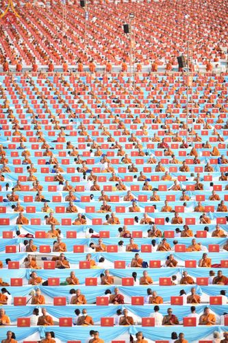 ภาพ No.221728:วันอังคารที่ 22 เมษายน พ.ศ. 2568 ภาพพิธีถวายมหาสังฆทานคณะสงฆ์ 40,000 กว่าวัดทั่วประเทศ เนื่องในวันคุ้มครองโลก ชุดที่ 2 (ปลื้มให้สมการรอคอย) ณ ลานธรรมพระมหาธรรมกายเจดีย์ วัดพระธรรมกาย