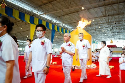 ภาพ No.89605:พิธีตักบาตร ข้าวสารอาหารแห้ง พิธีบูชาข้าวพระ และพิธีจุดเทียนใจ ไฟนิรันดร์  อนันตชัย ณ สภาธรรมกายสากล วัดพระธรรมกาย วันอาทิตย์ที่ 1 ตุลาคม พ.ศ. 2566