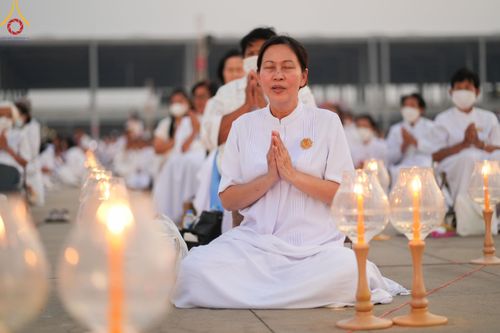 ภาพ No.122142:พิธีจุดประทีปถวายเป็นพุทธบูชา และบูชาธรรมมหาปูชนียาจารย์ พระมงคลเทพมุนี(สด จนฺทสโร) ในโครงการธรรมยาตรา กตัญญูบูชา มหาปูชนียาจารย์ พระมงคลเทพมุนี(สด จนฺทสโร) พระผู้ปราบมาร อนุสรณ์สถาน 7 แห่ง ปีที่ 12 วันที่ 31 มกราคม พ.ศ. 2567 ณ วัดพระธรรมกาย จ.ปทุมธานี
