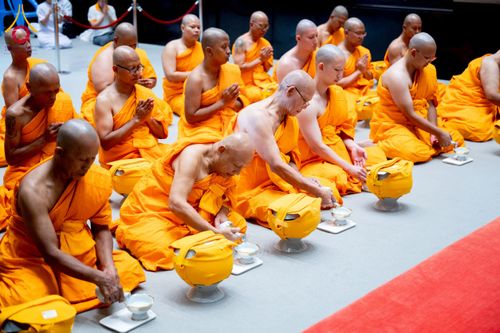 ภาพ No.244951:วันเสาร์ที่ 6 กันยายน พ.ศ. 2568 พิธีถวายบาตร บรรพชา อุปสมบทของนาคธรรมทายาท โครงการอุปสมบทหมู่บูชาธรรมครบรอบ 108 ปี  วันครูผู้ค้นพบวิชชาธรรมกาย ณ โบสถ์พระไตรปิฎก วัดพระธรรมกาย