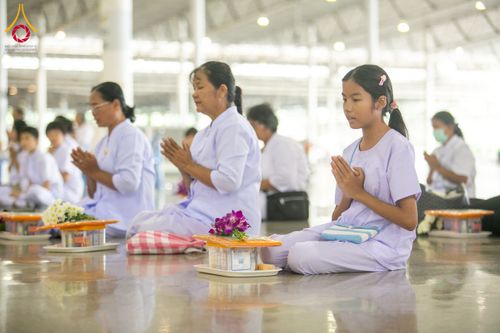 ภาพ No.256937:วันที่ 5 ตุลาคม พ.ศ. 2568 พิธีตักบาตร ข้าวสารอาหารแห้ง ณ บ้านแก้วเรือนทองคุณยายฯ สภาธรรมกายสากล วัดพระธรรมกาย