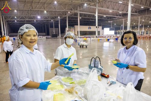 ภาพ No.306115:วันที่ 30 มกราคม พ.ศ. 2569 พิธีถวายภัตตาหารเป็นสังฆทาน แด่พระธรรมยาตรา ณ วัดพระธรรมกาย  จังหวัดปทุมธานี ในโครงการธรรมยาตรา กตัญญูบูชา มหาปูชนียาจารย์ พระมงคลเทพมุนี(สด จนฺทสโร) พระผู้ปราบมาร อนุสรณ์สถาน 7 แห่ง ปีที่ 14