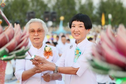 ภาพ No.302157:วันที่ 23 มกราคม พ.ศ. 2569 พิธีจุดประทีปธรรมถวายเป็นพุทธบูชา (ภาพชุดที่ 2) และบูชาธรรมมหาปูชนียาจารย์  ณ อนุสรณ์สถานลำดับที่ 5 สถานที่เผยแผ่วิชชาธรรมกายครั้งแรก อนุสรณ์สถานบางปลา วัดบางปลา อำเภอบางเลน จังหวัดนครปฐม ในโครงการธรรมยาตรา กตัญญูบูชา มหาปูชนีย