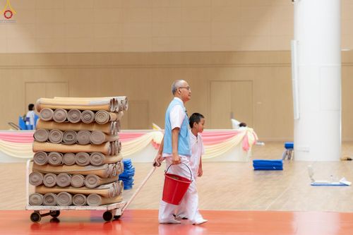 ภาพ No.225492:วันอาทิตย์ที่ 18 พฤษภาคม พ.ศ. 2568 พิธีร่วมบุญการศึกษา พระภิกษุ สามเณร ณ ห้องแก้วสารพัดนึก 2 วัดพระธรรมกาย