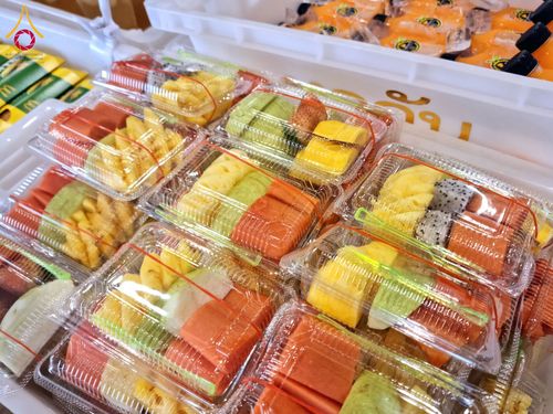 ภาพ No.204432:พิธีถวายภัตตาหารเป็นสังฆทาน แด่พระธรรมยาตรา ณ วัดพระธรรมกาย ตำบลคลองสาม อำเภอคลองหลวง จังหวัดปทุมธานี ในโครงการธรรมยาตรา กตัญญูบูชา มหาปูชนียาจารย์ พระมงคลเทพมุนี(สด จนฺทสโร) พระผู้ปราบมาร อนุสรณ์สถาน 7 แห่ง ปีที่ 13 วันที่ 31 มกราคม พ.ศ. 2568