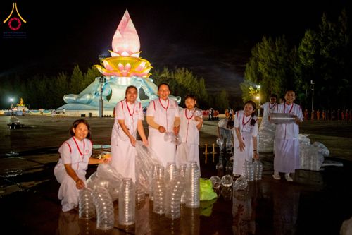 ภาพ No.266247:วันพุธที่ 5 พฤศจิกายน พ.ศ. 2568 (วันพระ ขึ้น 15 ค่ำ เดือน 12) พิธีจุดประทีปโคมลาน, โคมลอย และลอยกระทง ถวายประทีปเป็นพุทธบูชา สร้างความสว่างไสวให้กับแผ่นดินด้วยแสงธรรม ณ พุทธอุทยานนานาชาติ จังหวัดหนองคาย