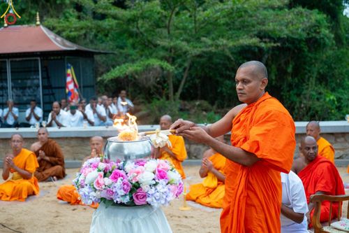 ภาพ No.141193:PhotoStory มหาศรัทธา ธรรมยาตราศรีลังกา EP.6 พิธีจุดวิสาขประทีป 6 วัด ถวายเป็น พุทธบูชา  โครงการสยาม-ลังกา ธรรมยาตรา  ฉลองเทศกาลวิสาขบูชาแห่งชาติ ศรีลังกา  บูชาธรรม 80 ปี หลวงพ่อธัมมชโย วันที่ 16 พฤษภาคม พ.ศ. 2567