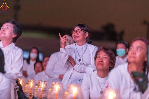 ภาพ No.192782:พิธีจุดประทีปถวายเป็นพุทธบูชา และบูชาธรรมมหาปูชนียาจารย์ ณ อนุสรณ์สถานคลองบางนางแท่น อ.สามพราน จ.นครปฐม ในโครงการธรรมยาตรา กตัญญูบูชา มหาปูชนียาจารย์ พระมงคลเทพมุนี(สด จนฺทสโร) พระผู้ปราบมาร อนุสรณ์สถาน 7 แห่ง ปีที่ 13 วันที่ 10 มกราคม พ.ศ. 2568