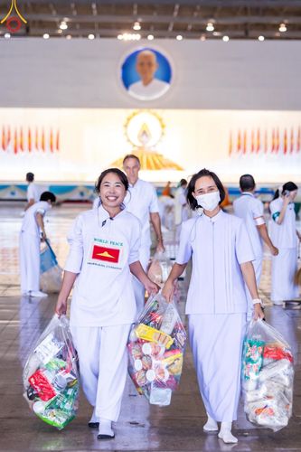 ภาพ No.207379:พิธีตักบาตร และปฏิบัติธรรมช่วงสาย ในวันมาฆบูชา วันพุธที่ 12 กุมภาพันธ์ พ.ศ. 2568 ณ วัดพระธรรมกาย จังหวัดปทุมธานี