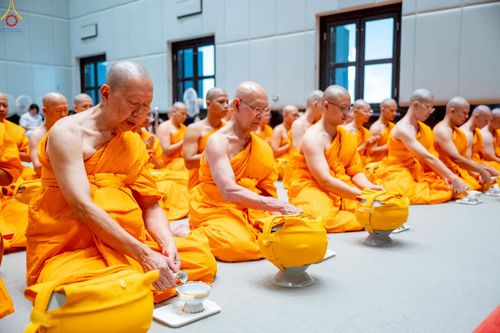 ภาพ No.229295:วันเสาร์ที่ 14 มิถุนายน พ.ศ. 2568 พิธีบรรพชา , พิธีถวายบาตร , พิธีอุปสมบท ในโครงการบรรพชาอุปสมบทหมู่ ผู้บริหารรุ่นที่ 15 และ อุดมศึกษา รุ่นที่ 52 ณ โบสถ์พระไตรปิฎก วัดพระธรรมกาย