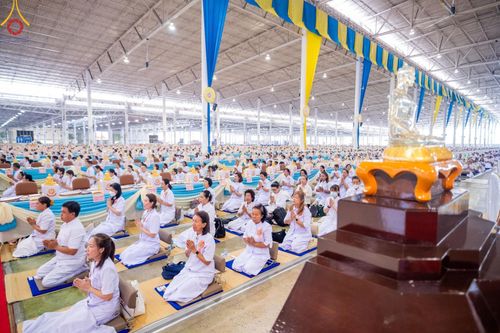 ภาพ No.60463:การต้อนรับพระสังฆาธิการ 10,000 กว่าวัดทั่วประเทศ พิธีมอบปัจจัยช่วยเหลือครู 4 จังหวัดชายแดนภาคใต้ พิธีปฏิบัติธรรม ในวันคุ้มครองโลก วันจันทร์ที่ 22 เมษายน พ.ศ.2567 ณ วัดพระธรรมกาย จ.ปทุมธานี