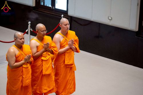 ภาพ No.244929:วันเสาร์ที่ 6 กันยายน พ.ศ. 2568 พิธีถวายบาตร บรรพชา อุปสมบทของนาคธรรมทายาท โครงการอุปสมบทหมู่บูชาธรรมครบรอบ 108 ปี  วันครูผู้ค้นพบวิชชาธรรมกาย ณ โบสถ์พระไตรปิฎก วัดพระธรรมกาย