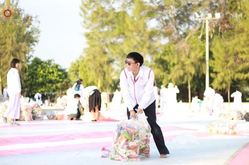 ภาพ No.203114:V.51 สารพัดV สารพัดดี ที่คลองบางนางแท่น ในโครงการธรรมยาตรา กตัญญูบูชา มหาปูชนียาจารย์ พระมงคลเทพมุนี(สด จนฺทสโร) พระผู้ปราบมาร อนุสรณ์สถาน 7 แห่ง ปีที่ 13 ระหว่างวันที่ 2-31 มกราคม พ.ศ. 2568