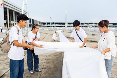 ภาพ No.225202:วันที่ 20 - 27 เมษายน พ.ศ. 2568 "ภาพแห่งความปลื้มที่ไม่มีวันจบ" คณะสงฆ์สามเณร เจ้าหน้าที่ และสาธุชน ร่วมแรงร่วมใจกันเตรียมงานและเก็บงาน เพื่อวันคุ้มครองโลก พิธีถวายมหาสังฆทานคณะสงฆ์ 40,000 กว่าวัดทั่วประเทศ