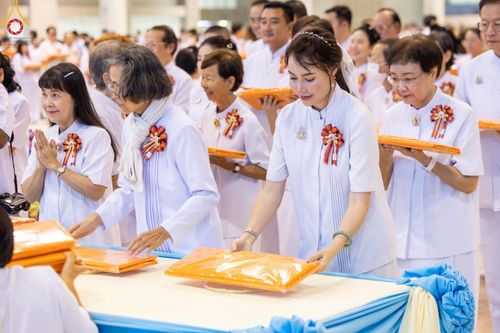 ภาพ No.160269:พิธีทอดผ้าป่าสมทบกฐินวัดพระธรรมกาย และสมทบกฐิน 30,000 วัดทั่วไทย ครั้งที่ 3 ณ สภาธรรมกายสากล วัดพระธรรมกาย วันพฤหัสบดีที่ 10 ตุลาคม พ.ศ. 2567