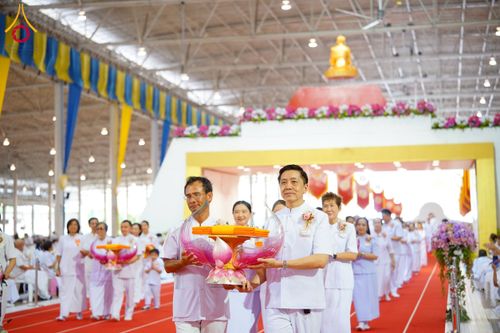 ภาพ No.215535:วันอาทิตย์ต้นเดือนที่ 6 เมษายน พ.ศ. 2568 ขบวนอัญเชิญผ้าป่าสมทบ มหาสังฆทาน 40,000 กว่าวัดทั่วประเทศ ณ สภาธรรมกายสากล วัดพระธรรมกาย