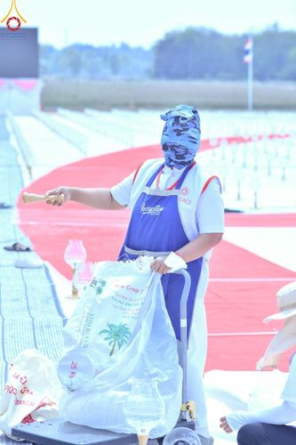 ภาพ No.130150:V.34 เพื่อธรรมเพื่อบางกล่ำ การรับบุญของเจ้าหน้าที่หน่วยงานต่างๆ  เพื่องานธรรมยาตราอัญเชิญพระบรมสารีริกธาตุ ประดิษฐาน ณ มหารัตนเจดีย์สิริปทุมสวรรค์ (เจดีย์อริยพุทธะ 5 พระองค์) ณ ศูนย์ปฏิบัติธรรมภาคใต้ อ.บางกล่ำ จ.สงขลา ระหว่างวันที่ 9-10 มีนาคม พ.ศ. 2567