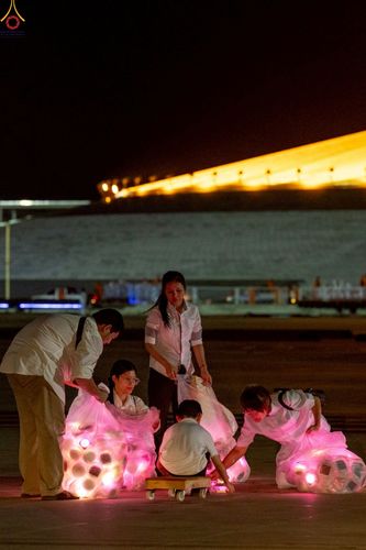 ภาพ No.241124:วันพุธที่ 27 สิงหาคม พ.ศ. 2568 พิธีจุดประทีป ในวันธรรมชัย ณ วัดพระธรรมกาย