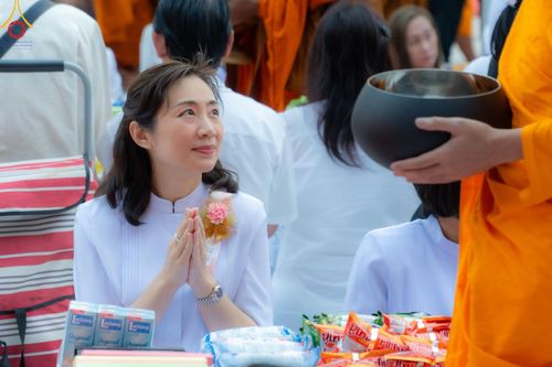 ภาพ No.126189:พิธีทำบุญเมืองนครราชสีมา ฉลอง 556 ปี ตักบาตรพระ 10,000 รูป ในวันเสาร์ที่ 2 มีนาคม พ.ศ.2567 ณ อนุสาวรีย์ท้าวสุรนารี จ.นครราชสีมา จัดโดย คณะสงฆ์จังหวัดนครราชสีมา ร่วมกับสำนักงานจังหวัดนครราชสีมา