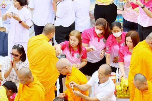 ภาพ No.242032:วันอาทิตย์ที่ 31 สิงหาคม พ.ศ. 2568 พิธีทำบุญแด่คณะสงฆ์ 122 รูป ฉลอง 121 ปี อำเภอคลองหลวง จ.ปทุมธานี เพื่อนำส่งช่วยเหลือคณะสงฆ์ 323 วัด 4 จังหวัดชายแดนภาคใต้ และช่วยเหลือประชาชนจากเหตุปะทะ แนวชายแดนไทย-กัมพูชา ณ บริเวณหน้าที่ว่าการอำเภอคลองหลวง 