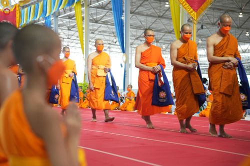 ภาพ No.85184:พิธีมุทิตาสักการะพระภิกษุ ผู้สอบได้เปรียญธรรม ๙ ประโยคระดับโลก, พิธีมอบโล่เกียรติยศและทุนการศึกษา สำนักเรียนบาลีดีเด่นทั่วประเทศ ในวันสมาธิโลก อาทิตย์ที่ 6 สิงหาคม พ.ศ. 2566 ณ สภาธรรมกายสากล วัดพระธรรมกาย