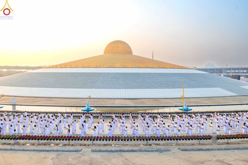 ภาพ No.79710:พิธีเวียนประทักษิณ ณ พระมหาธรรมกายเจดีย์ และพิธีวันทาเจดีย์ ในโครงการบรรพชาสามเณรฟื้นฟูพระพุทธศาสนาทั่วไทย วันเสาร์ที่ 8 เมษายน พ.ศ.2566