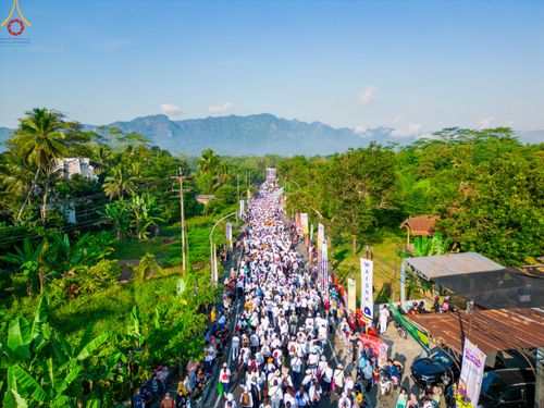 ภาพ No.81947:พิธีจุดวิสาขประทีป 22,000 ดวงและโคมลอย 3,000 ดวง ( Festival  lampion Vesak Indonesia) ณ มหาเจดียบรมพุทโธ อินโดนีเซีย  วันอาทิตย์ที่ 4 มิ.ย. พ.ศ.2566