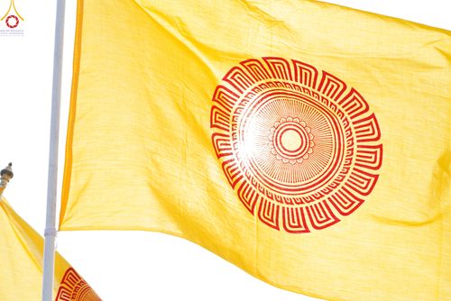 ภาพ No.79082:พิธีอัญเชิญองค์พระบรมพุทธเจ้า 24 องค์ เวียนประทักษิณรอบพระมหาธรรมกายเจดีย์ ณ วัดพระธรรมกาย  วันที่ 2 เมษายน พ.ศ. 2566