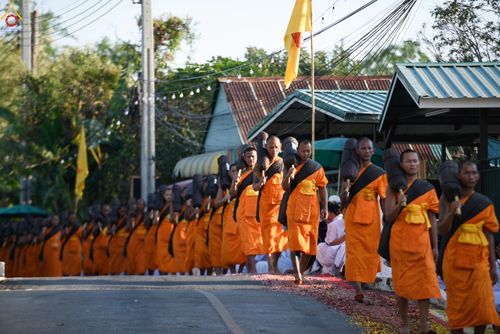 ภาพ No.295185:วันที่ 16 มกราคม พ.ศ. 2569 พิธีต้อนรับพระธรรมยาตรา อนุสรณ์สถานลำดับที่ 4 (ภาพชุดที่ 2) สถานที่เกิดด้วยกายธรรม ณ วัดโบสถ์บน ต.บางคูเวียง จ.นนทบุรี ในโครงการธรรมยาตรา กตัญญูบูชา มหาปูชนียาจารย์ พระมงคลเทพมุนี(สด จนฺทสโร) พระผู้ปราบมาร อนุสรณ์สถาน 7 แห่ง ปี
