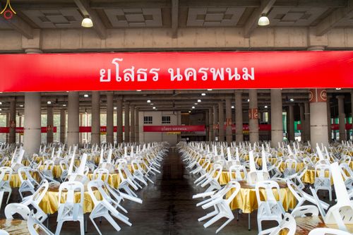 ภาพ No.322334:วันที่ 15 เมษายน พ.ศ.2569 การเตรียมงาน เช็ดโต๊ะ เก้าอี้ ปูผ้าโต๊ะฉัน เพื่องานถวายมหาสังฆทาน 40,000 กว่าวัดทั่วประเทศ วันคุ้มครองโลก 22 เมษายน พ.ศ.2569 วัดพระธรรมกาย