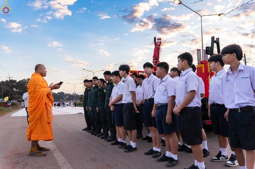 ภาพ No.281356:วันเสาร์ที่ 27 ธันวาคม พ.ศ.2568 พิธีตักบาตรพระ ๑,๐๐๐ รูป   เพื่อความเป็นสิริมงคลแก่ชีวิตและแผ่นดินไทย  มหากุศลครั้งยิ่งใหญ่แห่งปี ส่งท้ายปีเก่า ต้อนรับปีใหม่  ณ ถนนหน้าที่ว่าการอำเภอภูเรือ จังหวัดเลย