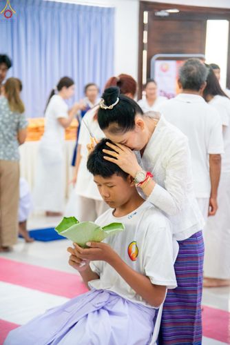 ภาพ No.320102:วันเสาร์ที่ 4 เมษายน 2569 พิธีตัดปอยผม ขอขมาผู้ปกครอง  มอบบาตร-ผ้าไตร และพิธีบรรพชาสามเณร 87 รูป  ณ ศูนย์ปฏิบัติธรรมระยอง(บ้านช่องลม)  ต.บางบุตร อ.บ้านค่าย จ.ระยอง