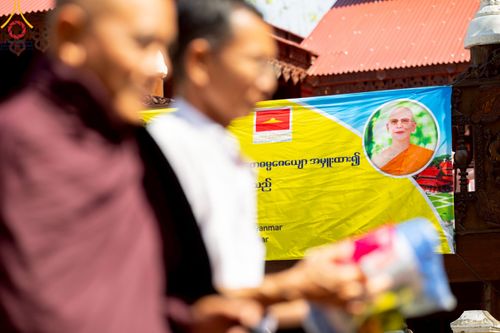 ภาพ No.220124:วันพุธที่ 16 เมษายน พ.ศ. 2568 วัดพระธรรมกายถวายมหาสังฆทาน มอบสิ่งของและทุนทรัพย์กว่า 4 ล้านบาท บรรเทาทุกข์ 181 วัดแผ่นดินไหวเมียนมา