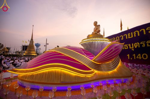 ภาพ No.112034:พิธีจุดประทีปถวายเป็นพุทธบูชา และบูชาธรรมมหาปูชนียาจารย์ พระมงคลเทพมุนี(สด จนฺทสโร) ในโครงการธรรมยาตรา กตัญญูบูชา มหาปูชนียาจารย์ พระมงคลเทพมุนี(สด จนฺทสโร) พระผู้ปราบมาร อนุสรณ์สถาน 7 แห่ง ปีที่ 12 วันที่ 14 มกราคม พ.ศ. 2567 ณ วัดสองพี่น้อง อ.สองพี่น้อง