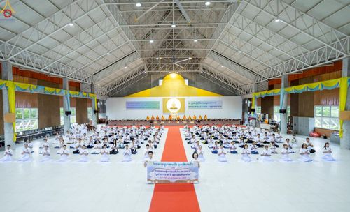 ภาพ No.249094:วันที่ 26-28 กันยายน พ.ศ. 2568 โครงการอบรม อุบาสกแก้ว อุบาสิกาแก้ว รุ่นที่ 3  ณ ศูนย์ปฏิบัติธรรมสมุทรปราการ ได้รับความเมตตาจากคณะสงฆ์ในพื้นที่  รวมถึงผู้บริหารสถานศึกษา ที่นำนักเรียนระดับมัธยมปลาย  มารับฟังข้อมูลเพื่อที่จะเป็นกำลังสำคัญ ในการเข้าร่วมขบวน