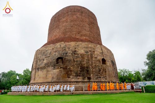 ภาพ No.231064:วันที่ 1 กรกฎาคม พ.ศ. 2568 โครงการบรรพชาสามเณร 300 รูป ถวายเป็นพุทธบูชา  วันอาสาฬหบูชา ณ จุดกำเนิดพระรัตนตรัย  ต้นแหล่งธัมมจักกัปปวัตตนสูตร เมืองพาราณสี  สารนาถ ประเทศอินเดีย