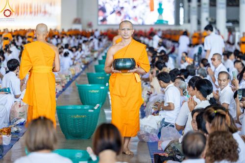 ภาพ No.137189:พิธีตักบาตร และปฏิบัติธรรม ในวันวิสาขบูชา วันพุธที่ 22 พฤษภาคม พ.ศ. 2567 ( วันพระขึ้น15 ค่ำ เดือน 6 ) ณ วัดพระธรรมกาย จ.ปทุมธานี