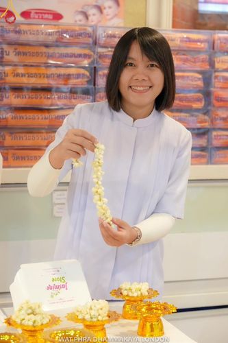 ภาพ No.161412:วัดพระธรรมกายลอนดอน สหราชอาณาจักร จัดงานบุญ น้อมถวายเป็นพุทธบูชา และบูชาธรรมเนื่องในวาระ 140 ปี วันคล้ายวันเกิดด้วยรูปกายเนื้อของ พระมงคลเทพมุนี (สด จนฺทสโร) พระผู้ปราบมาร ในวันที่ 10 ตุลาคม พ.ศ. 2567