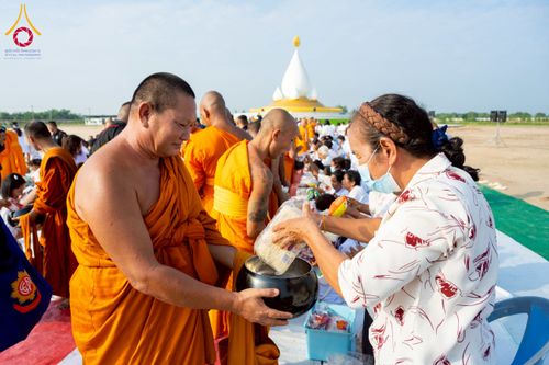 ภาพ No.230176:วันเสาร์ที่ 28 มิถุนายน พ.ศ. 2568 พิธีถวายสังฆทาน 323 วัด 4 จังหวัดชายแดนใต้ ปีที่ 21 ครั้งที่ 178 พิธีมอบกองทุนหนุนแรงใจช่วยครูใต้ ปีที่ 18 ครั้งที่ 142 ณ ศูนย์อบรมเยาวชนจังหวัดปัตตานี